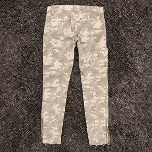 Hollister Crop Camo Cargo Pants SIZE 1